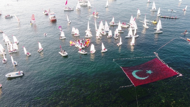 KADIKÖY’DE ‘ATA’YA SAYGI ZİNCİRİ’