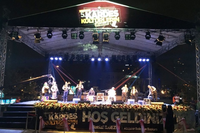 Ataşehir Goran Bregoviç konseri ,

Ataşehir, 5. Kardeş Kültürlerin Festivali