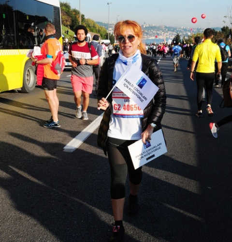 VODAFONE İSTANBUL MARATONU’NA ÜNLÜ AKINI