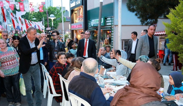 2000 ATAŞEHİRLİ HEP BİRLİKTE ORUÇLARINI AÇTILAR