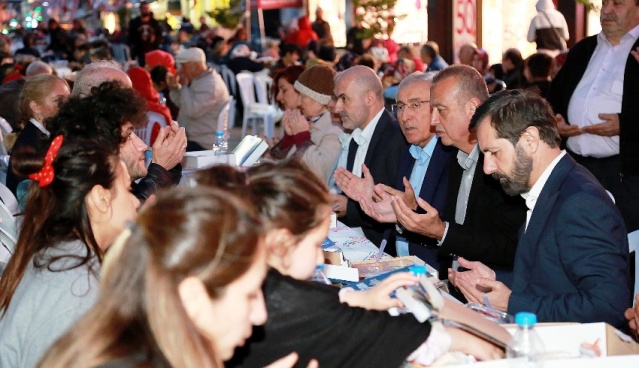 2000 ATAŞEHİRLİ HEP BİRLİKTE ORUÇLARINI AÇTILAR