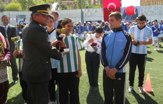 Ataşehir 23 Nisan Yenisahra Stadı toren