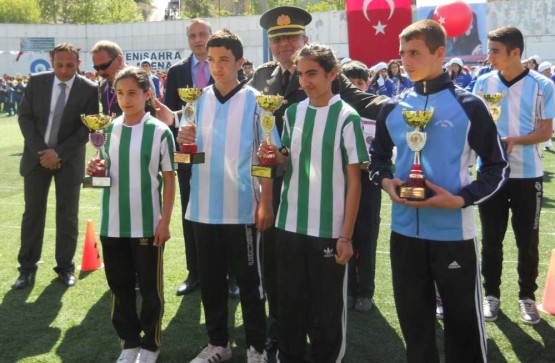 Ataşehir 23 Nisan Yenisahra Stadı toren