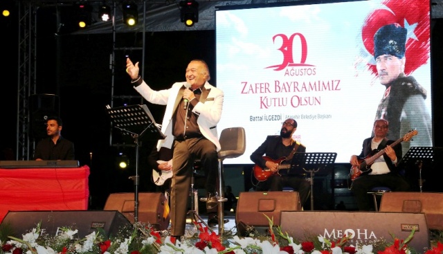 30 AĞUSTOS ZAFER BAYRAMI ATAŞEHİR’DE KUTLANDI