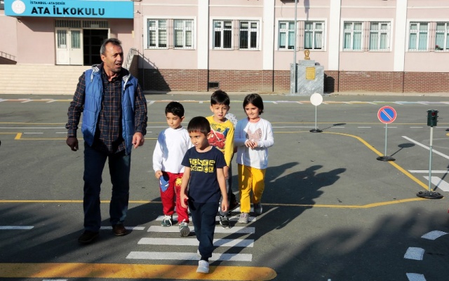 ATAŞEHİRLİ MİNİK SÜRÜCÜLER TRAFİK EĞİTİMİNDE