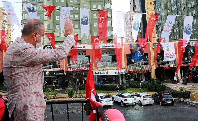 ATAŞEHİR’DE CUMHURİYET COŞKUYLA KUTLANIYOR