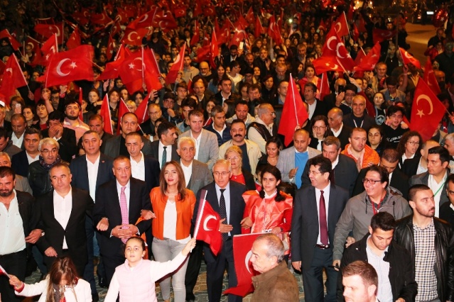 ATAŞEHİR’DE ONBİNLER CUMHURİYET İÇİN YÜRÜDÜ 2019