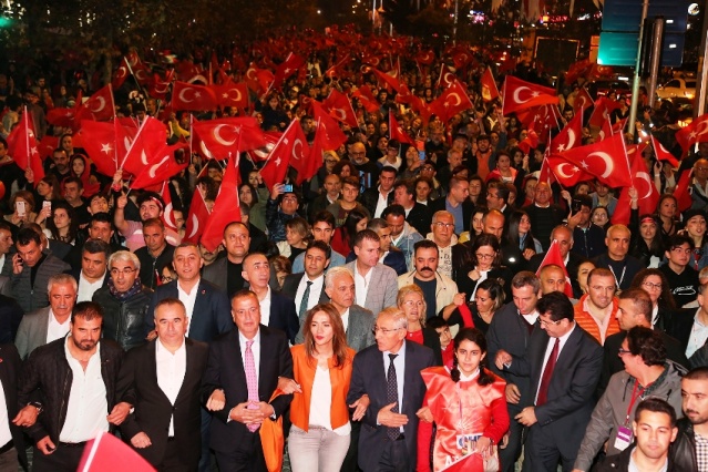 ATAŞEHİR’DE ONBİNLER CUMHURİYET İÇİN YÜRÜDÜ 2019