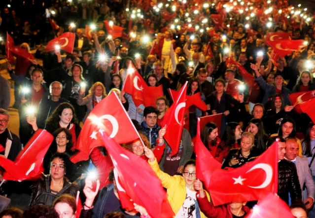 ATAŞEHİR’DE ONBİNLER CUMHURİYET İÇİN YÜRÜDÜ 2019