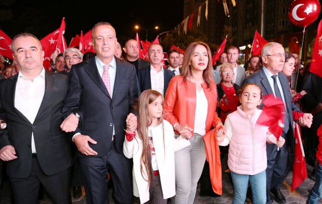 ATAŞEHİR’DE ONBİNLER CUMHURİYET İÇİN YÜRÜDÜ 2019