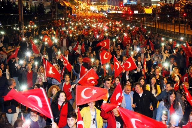 ATAŞEHİR’DE ONBİNLER CUMHURİYET İÇİN YÜRÜDÜ 2019