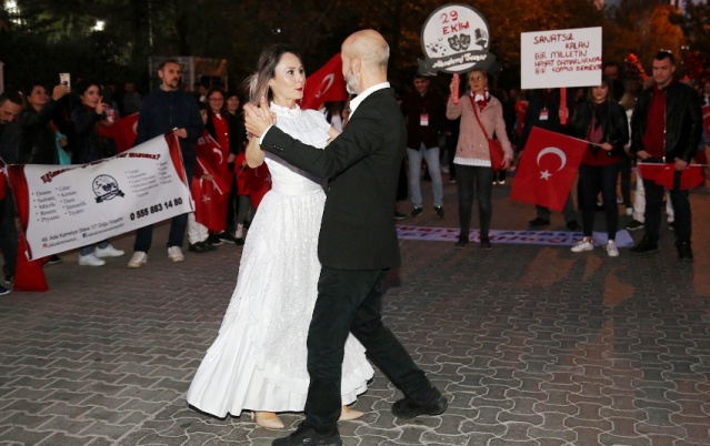 ATAŞEHİR’DE ONBİNLER CUMHURİYET İÇİN YÜRÜDÜ 2019