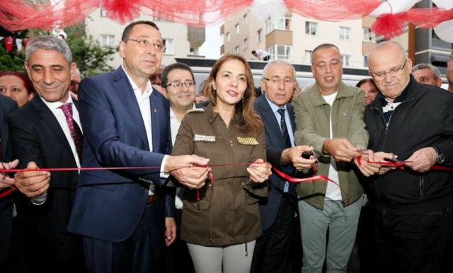 Ataşehir'de CHP İçerenköy Seçim Bürosu açıldı