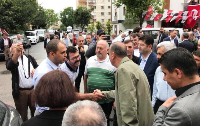 Ataşehir'de CHP İçerenköy Seçim Bürosu açıldı