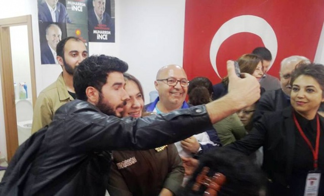 Ataşehir'de CHP İçerenköy Seçim Bürosu açıldı