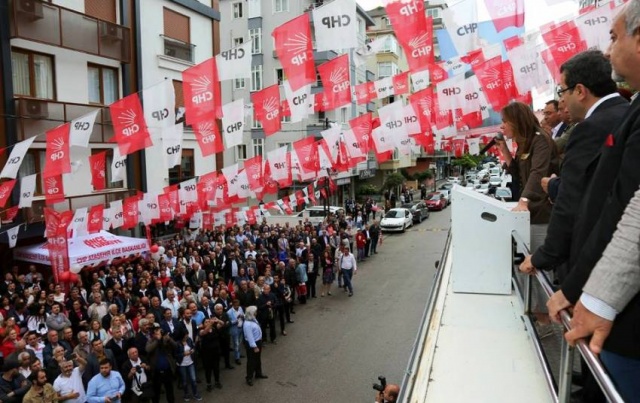 Ataşehir'de CHP İçerenköy Seçim Bürosu açıldı