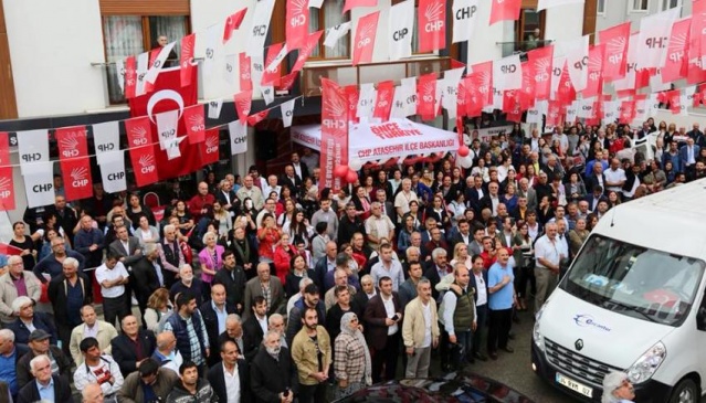Ataşehir'de CHP İçerenköy Seçim Bürosu açıldı