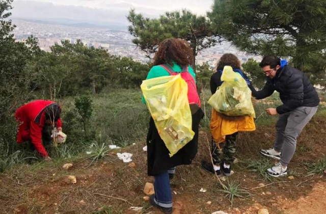 Ataşehir'de Çöp Toplamak İçin Dağları Bayırları Aştılar
