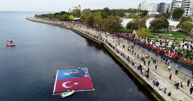 KADIKÖY’DE 9’U 5 GEÇE ATA’YA SAYGI ZİNCİRİ