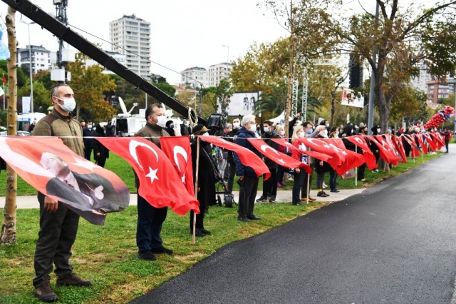 KADIKÖY’DE 9’U 5 GEÇE ATA’YA SAYGI ZİNCİRİ