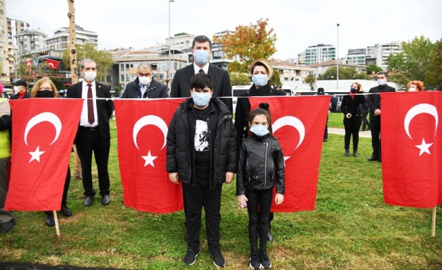 KADIKÖY’DE 9’U 5 GEÇE ATA’YA SAYGI ZİNCİRİ