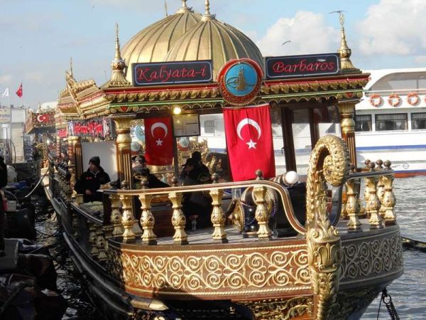 Eminönü Balık ekmek Teknesi