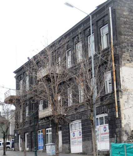 RUS TAŞYAPISI