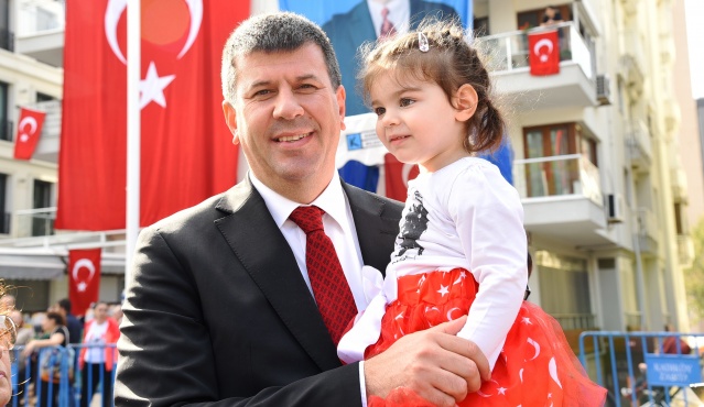 KADIKÖY’DE KLASİK OTOMOBİLLİ RESMİ GEÇİT TÖRENİ