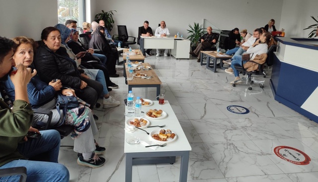 Mimtaş - Ağaoğlu inşaat firmalarının Yenisahra Mahallesi'nde yapacakları proje için yapılan kentsel dönüşüm toplantısı