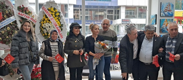 Ressam Ayşen Can’ın “Mavi Seyir” adını taşıyan yeni sergisi sanatseverlerle buluştu