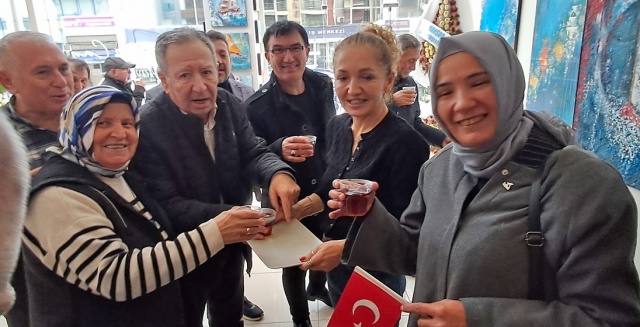 Ressam Ayşen Can’ın “Mavi Seyir” adını taşıyan yeni sergisi sanatseverlerle buluştu