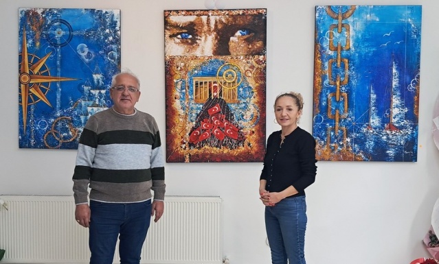 Ressam Ayşen Can’ın “Mavi Seyir” adını taşıyan yeni sergisi sanatseverlerle buluştu