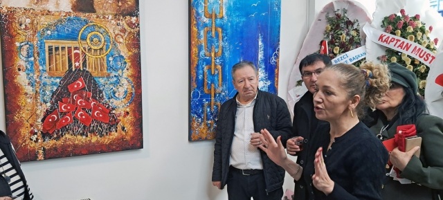 Ressam Ayşen Can’ın “Mavi Seyir” adını taşıyan yeni sergisi sanatseverlerle buluştu
