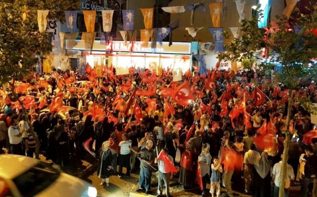 Ak Parti Ataşehir Demokrasi Nöbetinde 2016