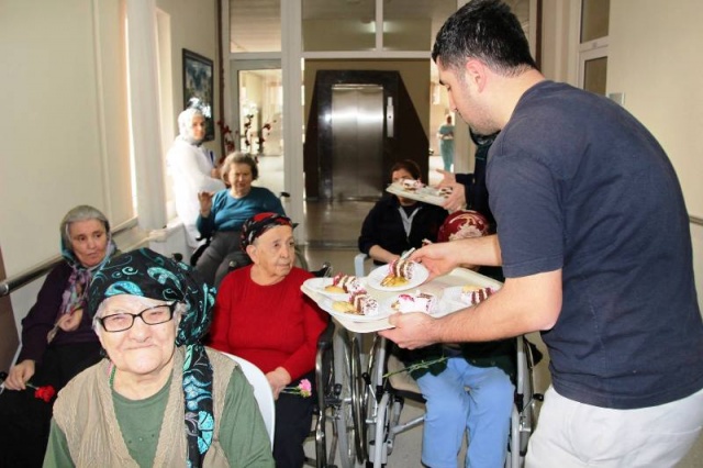 Ak Parti Ataşehir Kadın Kolları, 8 Mart Kadınlar Günü, Darülaceze Ziyareti 2016