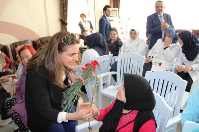 Ak Parti Ataşehir Kadın Kolları, 8 Mart Kadınlar Günü, Darülaceze Ziyareti 2016
