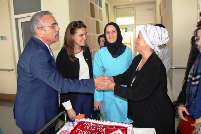 Ak Parti Ataşehir Kadın Kolları, 8 Mart Kadınlar Günü, Darülaceze Ziyareti 2016