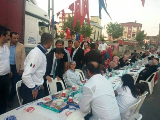 Ak Parti Ataşehir Ferhatpaşa Sokak İftarı 2015