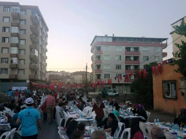 Ak Parti Ataşehir Ferhatpaşa Sokak İftarı 2015