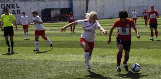 atasehir-belediye-bayan-futbol-konak