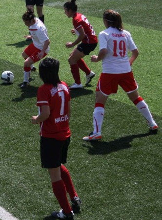 atasehir-belediye-bayan-futbol-konak