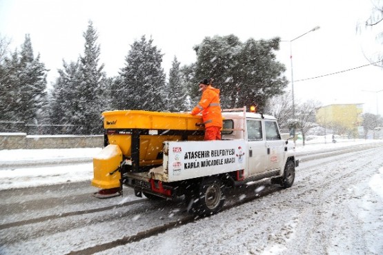 Ataşehir Belediyesi Kar çalışmalarını sürdürüyor
