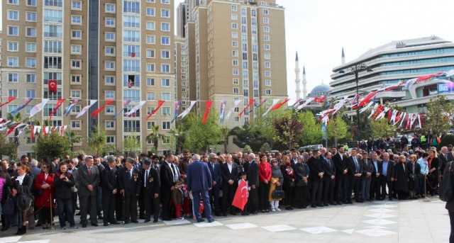 ATAŞEHİR 23 NİSAN ÇELENK KOYMA TÖRENİ 2019