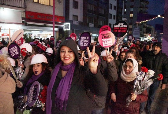 Kadınlar Ataşehir’de Hak ve Emekleri İçin Yürüdüler