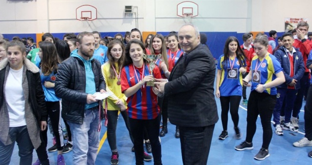 ATAŞEHİR OKULLAR ARASI FUTSAL TURNUVASI SONA ERDİ