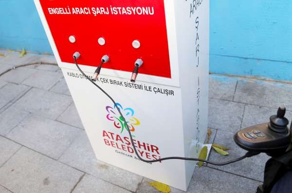 Ataşehir'de Akülü Araçlara Şarj İstasyonları Açıldı