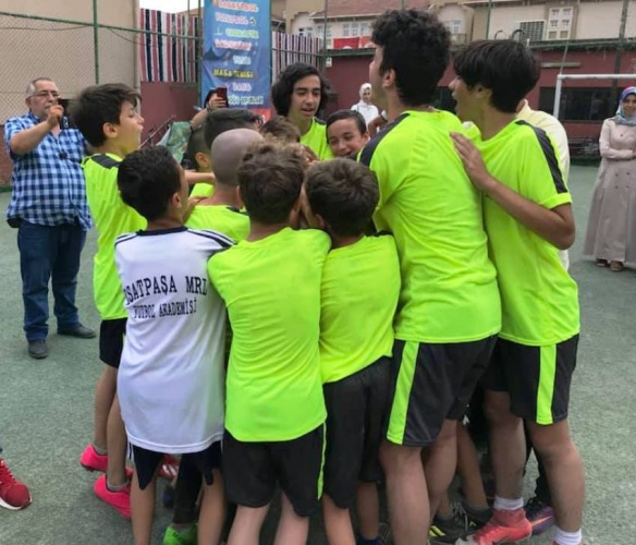 Ataşehir'de Şampiyon Kulüpler Kupalarını Aldı