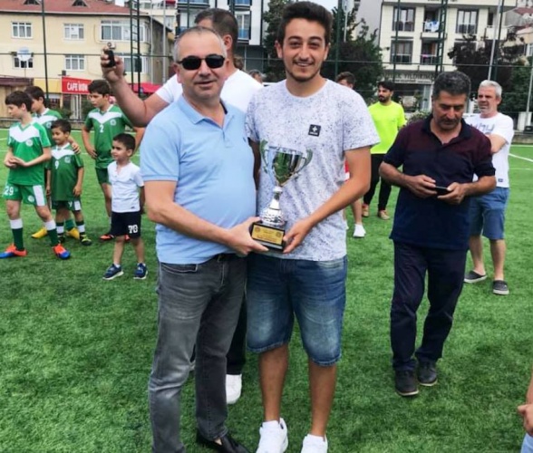 Ataşehir'de Şampiyon Kulüpler Kupalarını Aldı