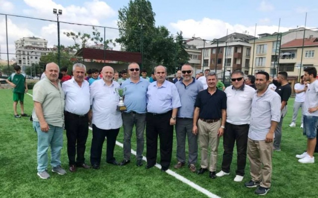 Ataşehir'de Şampiyon Kulüpler Kupalarını Aldı
