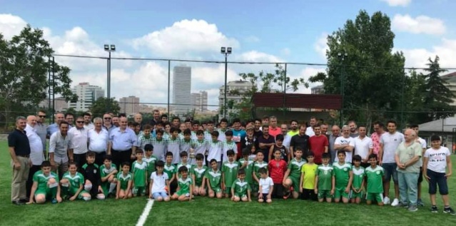 Ataşehir'de Şampiyon Kulüpler Kupalarını Aldı